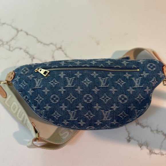 EEEEKKK!!  Louis Vuitton High Rise Bum Bag 100% Auth!!!! Receipts - Picture 5 of 13